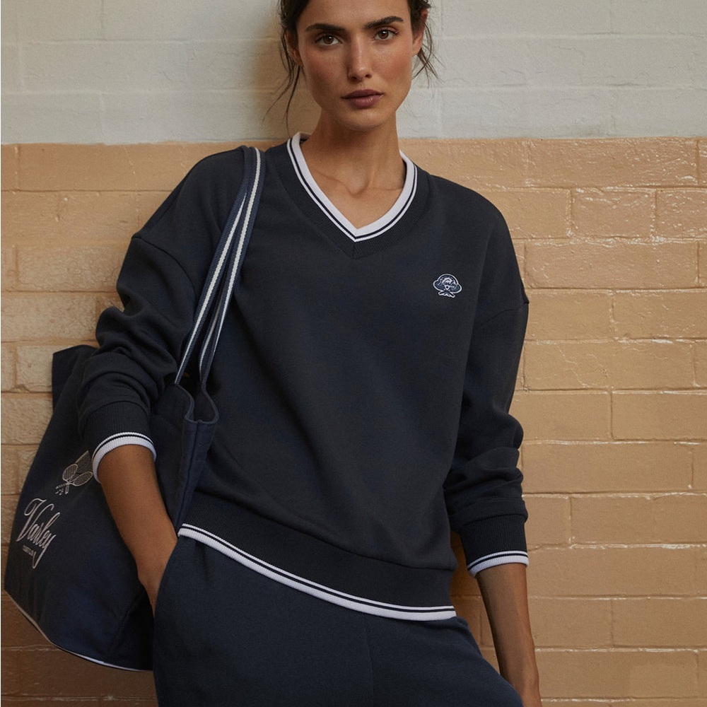 NWOT Varley Iona Navy V-Neck Sweatshirt